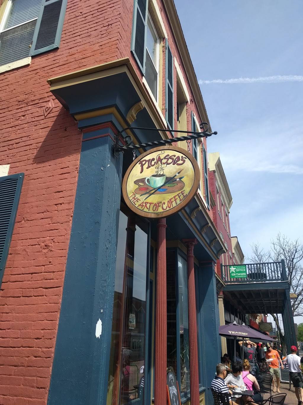 Picassos Coffee House | bakery | 101 N Main St, St Charles, MO 63301, USA | 6369252911 OR +1 636-925-2911