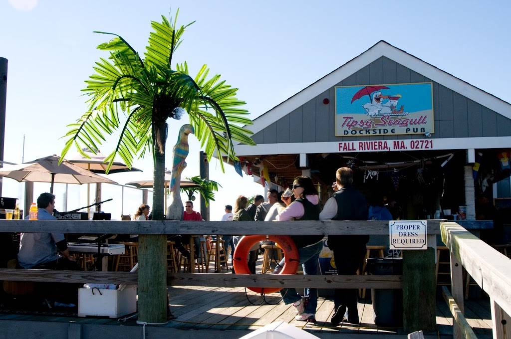 Tipsy Seagull Dockside Pub (seasonal) | restaurant | 1 Ferry St, Fall River, MA 02721, USA | 5086787547 OR +1 508-678-7547