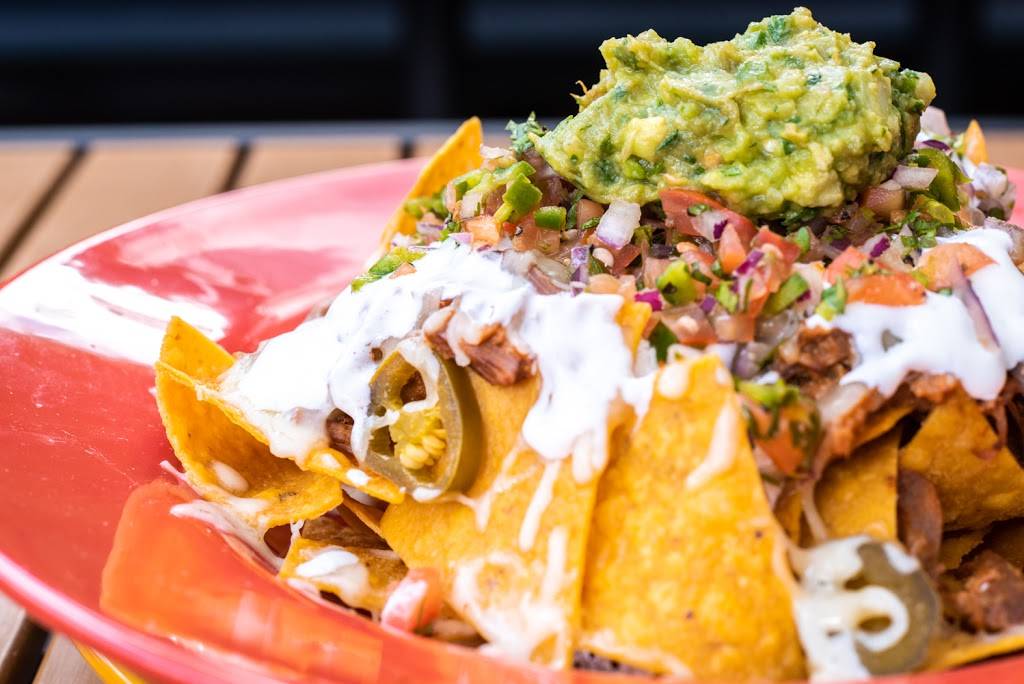 El Tequilas Bar & Grill | restaurant | 2826 N Lincoln Ave, Chicago, IL 60657, USA | 8722068053 OR +1 872-206-8053