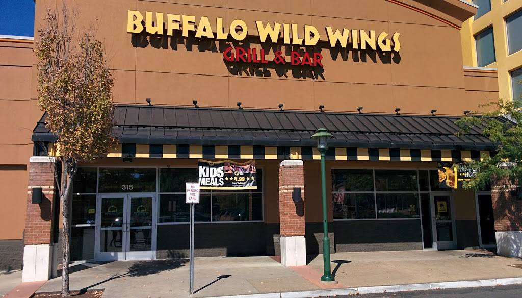 Buffalo Wild Wings | restaurant | 315 Union St, Waterbury, CT 06706, USA | 2035749464 OR +1 203-574-9464