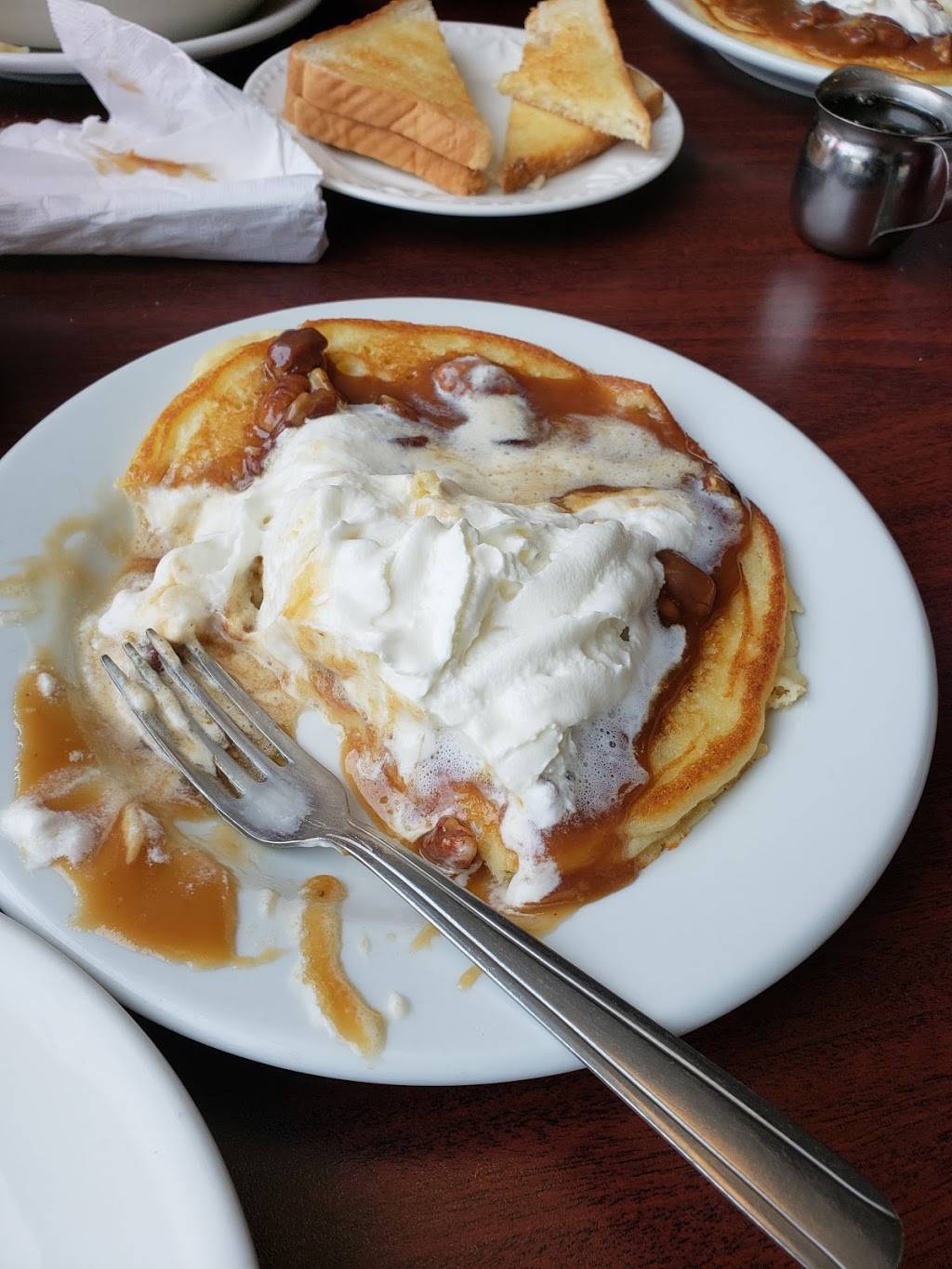 Cadillac Grill | restaurant | 135 W Si Johnson Ave, Sheridan, IL 60551, USA | 8154967003 OR +1 815-496-7003