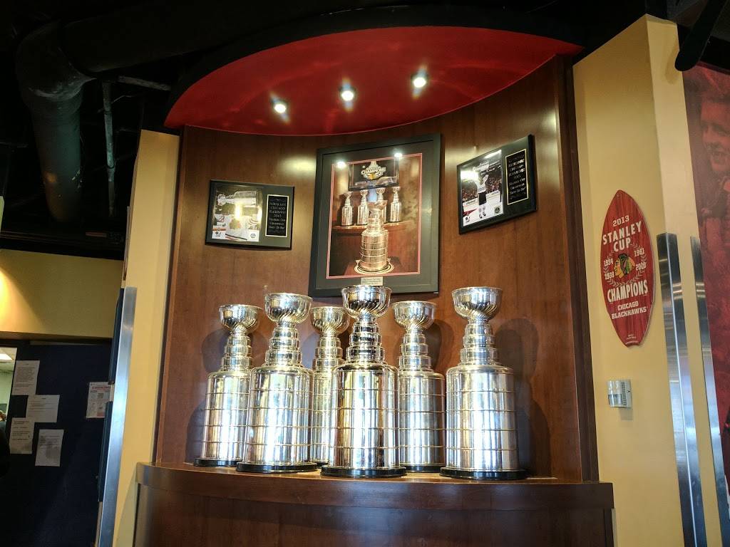 Stanleys Kitchen & Tap | restaurant | W OHare Ave, Chicago, IL 60666, USA | 7736866105 OR +1 773-686-6105