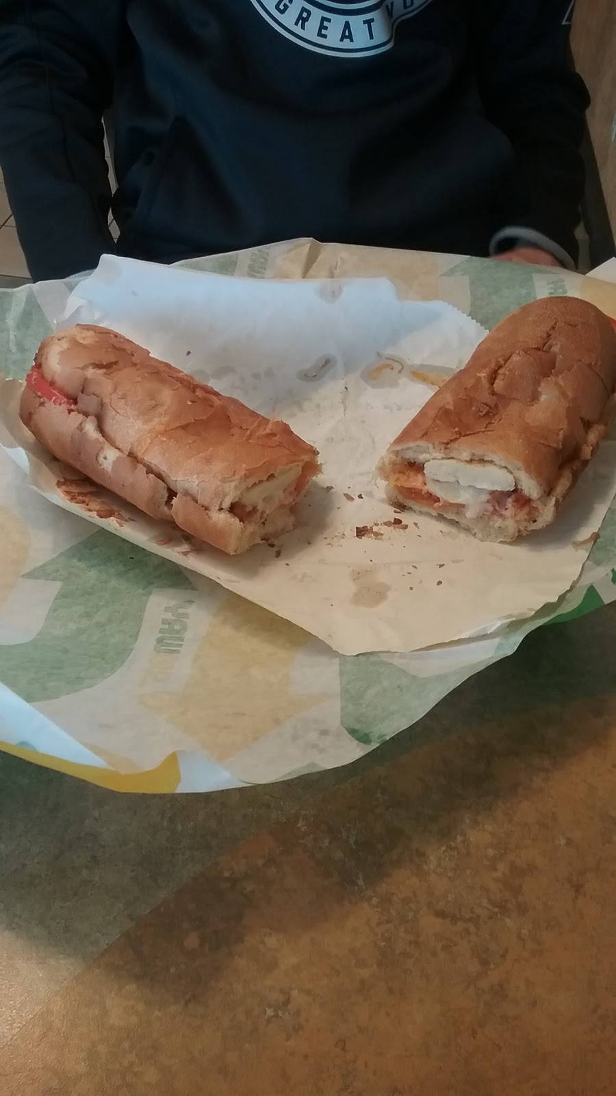 Subway | restaurant | 845 S Perryville Rd, East Bridge Center Suite #111, Rockford, IL 61108, USA | 8157088821 OR +1 815-708-8821