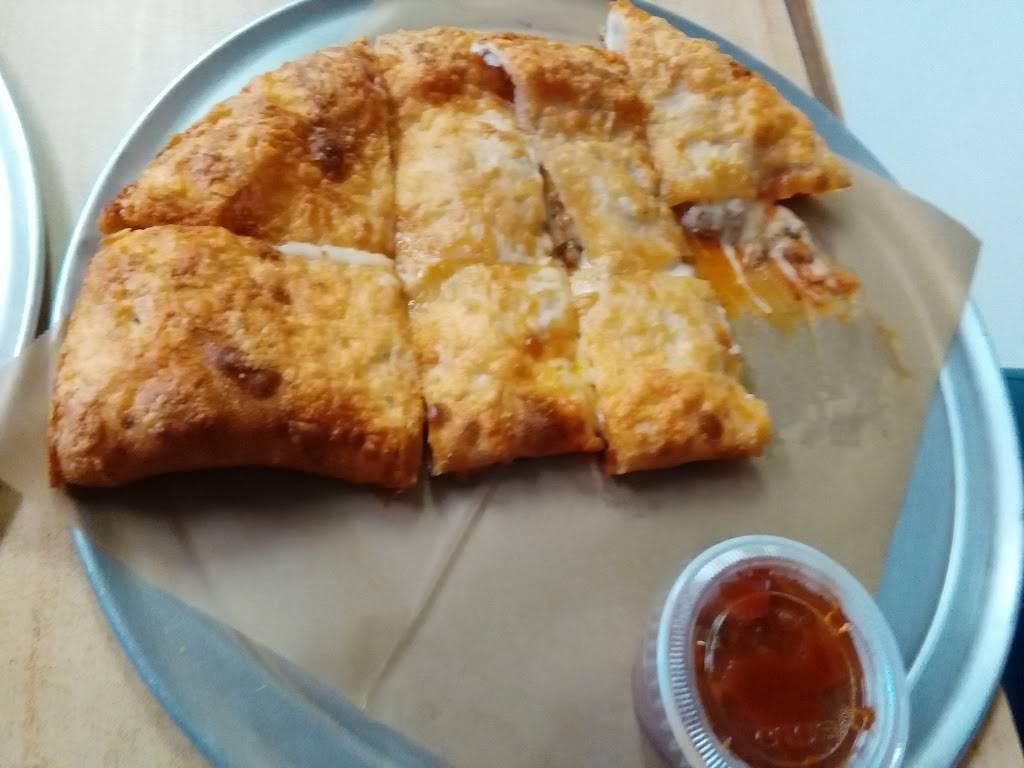 House of Pizza | restaurant | 8 Main Street, Triangle Plaza, Newport, ME 04953, USA | 2073682155 OR +1 207-368-2155