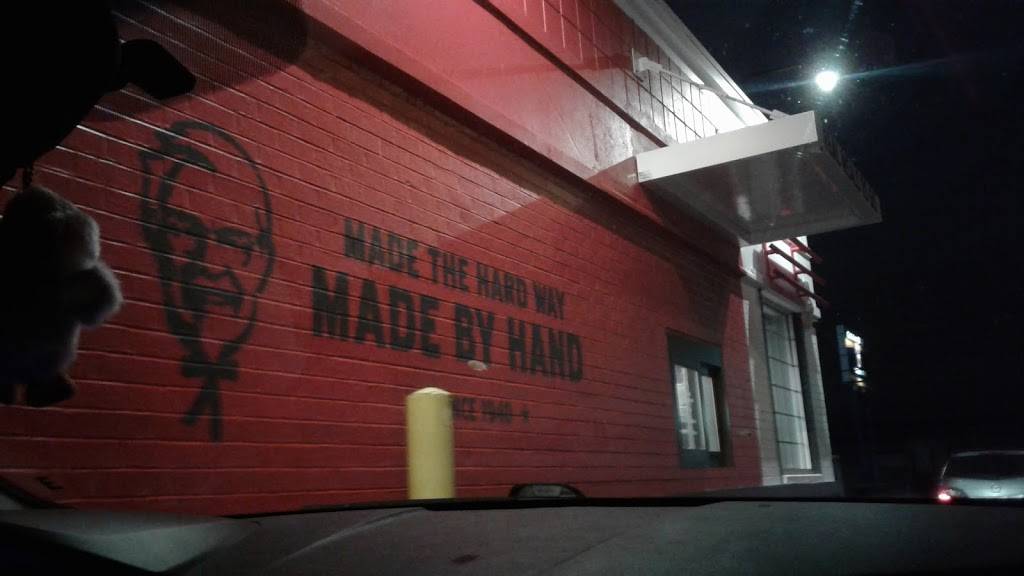 KFC | restaurant | 3035 Dickerson Pike, Nashville, TN 37207, USA | 6152288610 OR +1 615-228-8610