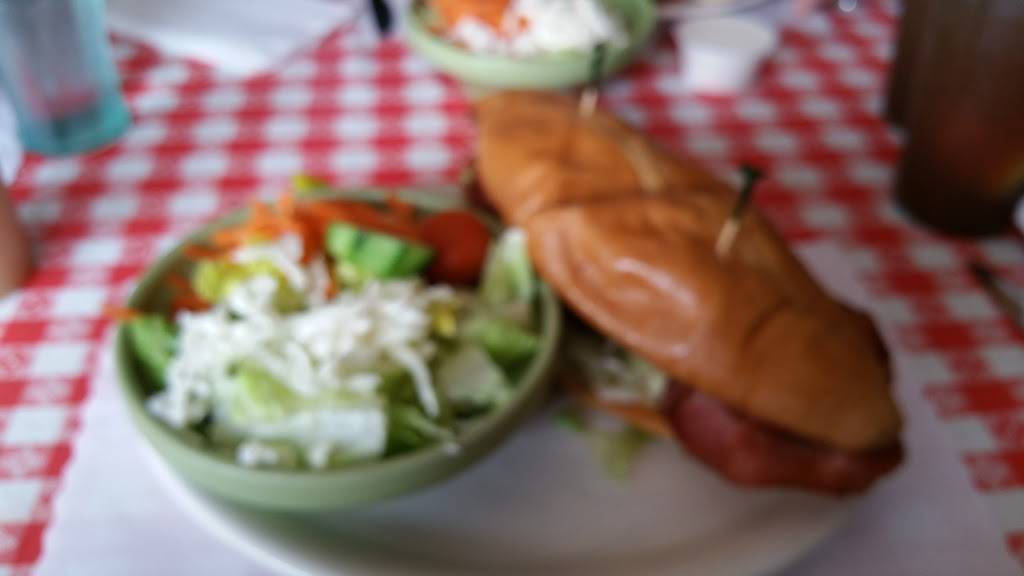 Petrinis Italian Restaurant - Santa Barbara | restaurant | 14 W Calle Laureles, Santa Barbara, CA 93105, USA | 8056878888 OR +1 805-687-8888