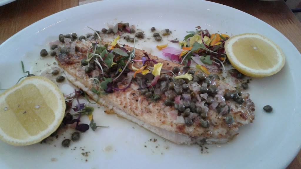 Fly N Fish Oyster Bar and Grill | restaurant | 2304 W Oceanfront, Newport Beach, CA 92663, USA | 9496738400 OR +1 949-673-8400