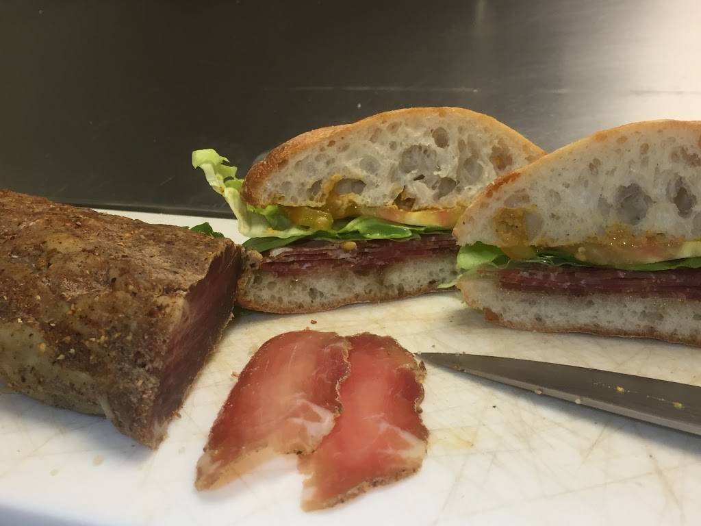 The Ugly Pig | restaurant | 1841 St Margarets Rd, Annapolis, MD 21409, USA | 4105713060 OR +1 410-571-3060