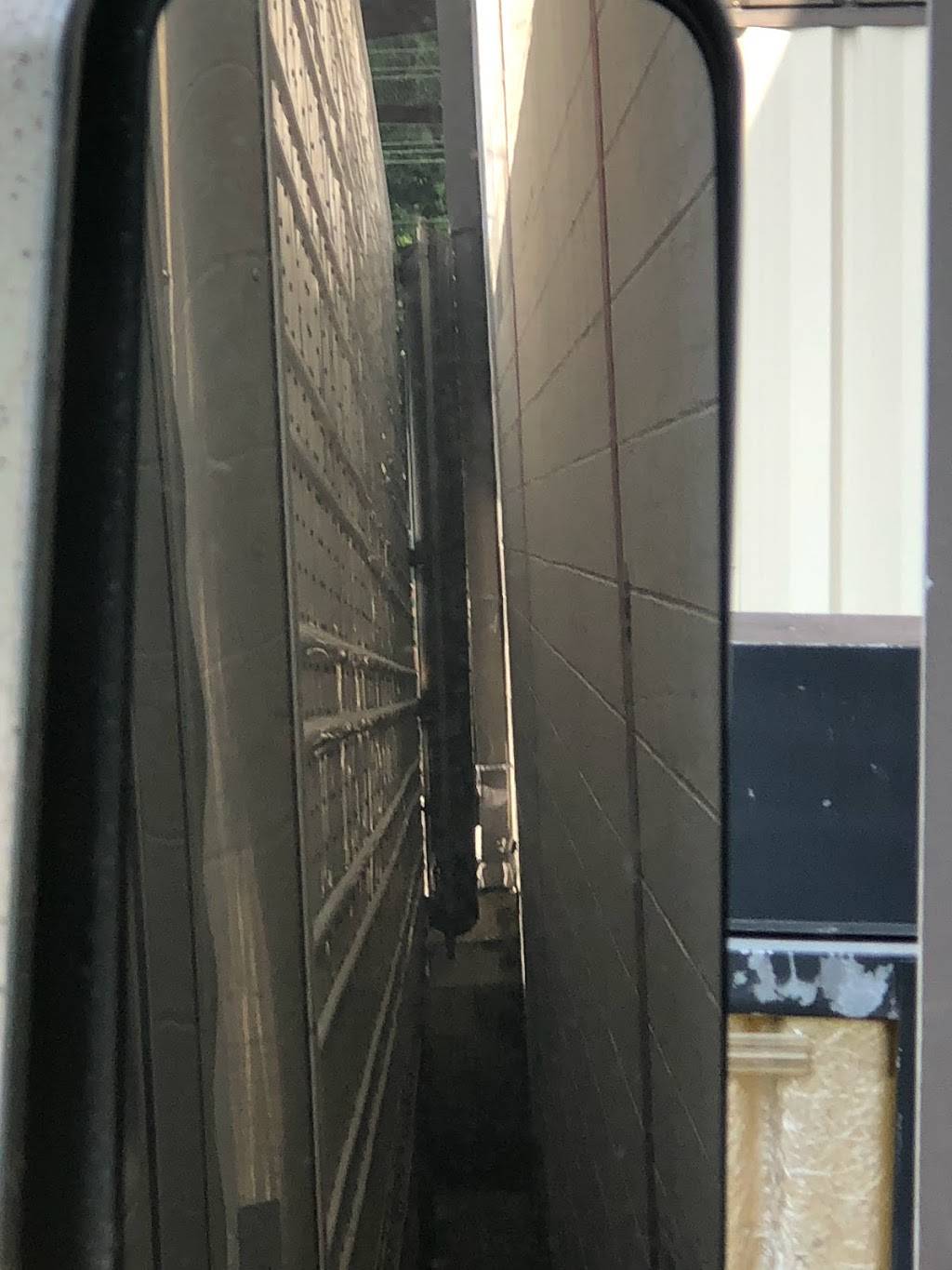 Ginos Bar-B-Q | restaurant | 632 W Broad St, Smithville, TN 37166, USA | 6155976400 OR +1 615-597-6400