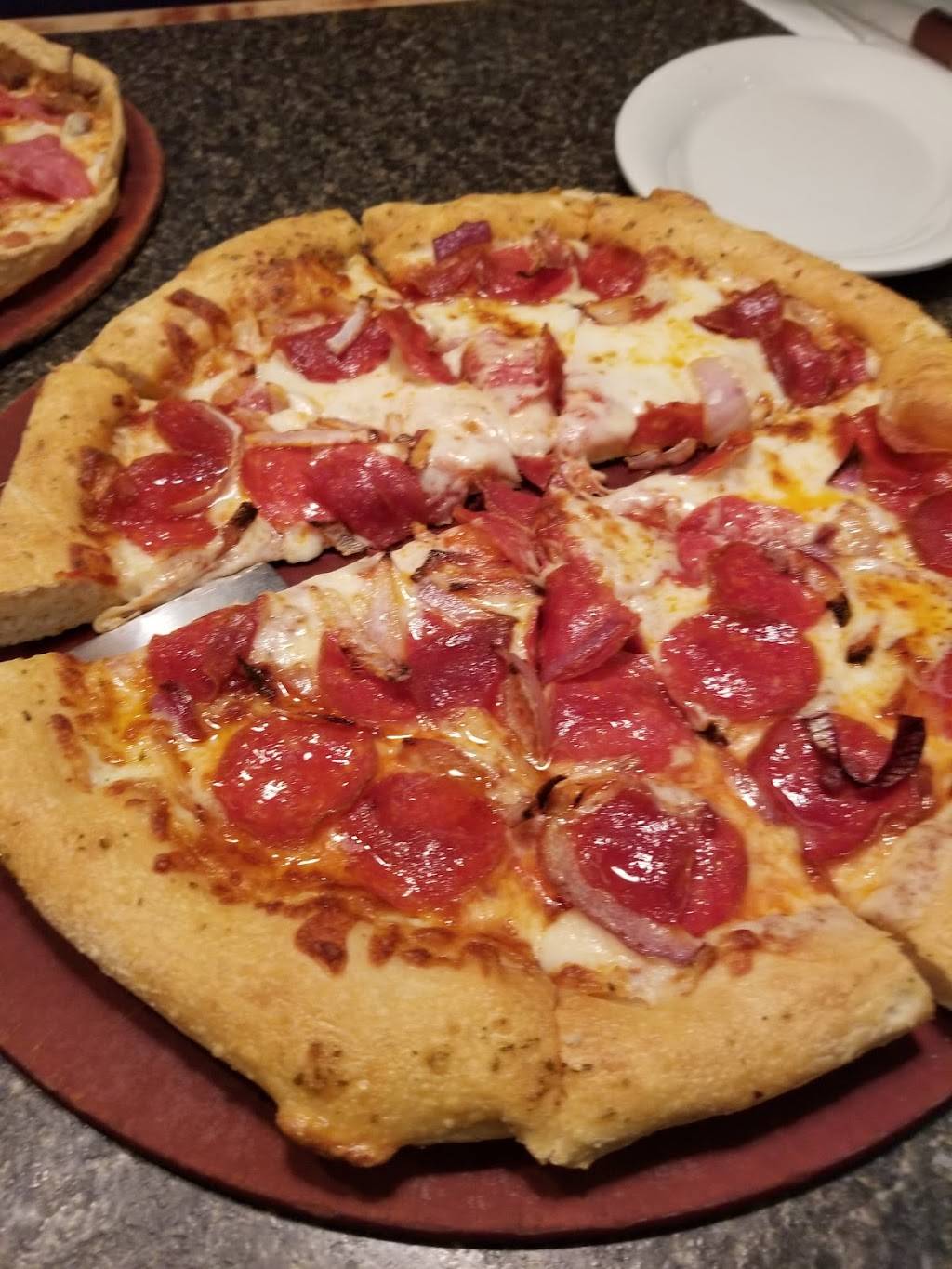 Pizza Hut | restaurant | 525 S Lake Rd S, Scottsburg, IN 47170, USA | 8127522618 OR +1 812-752-2618