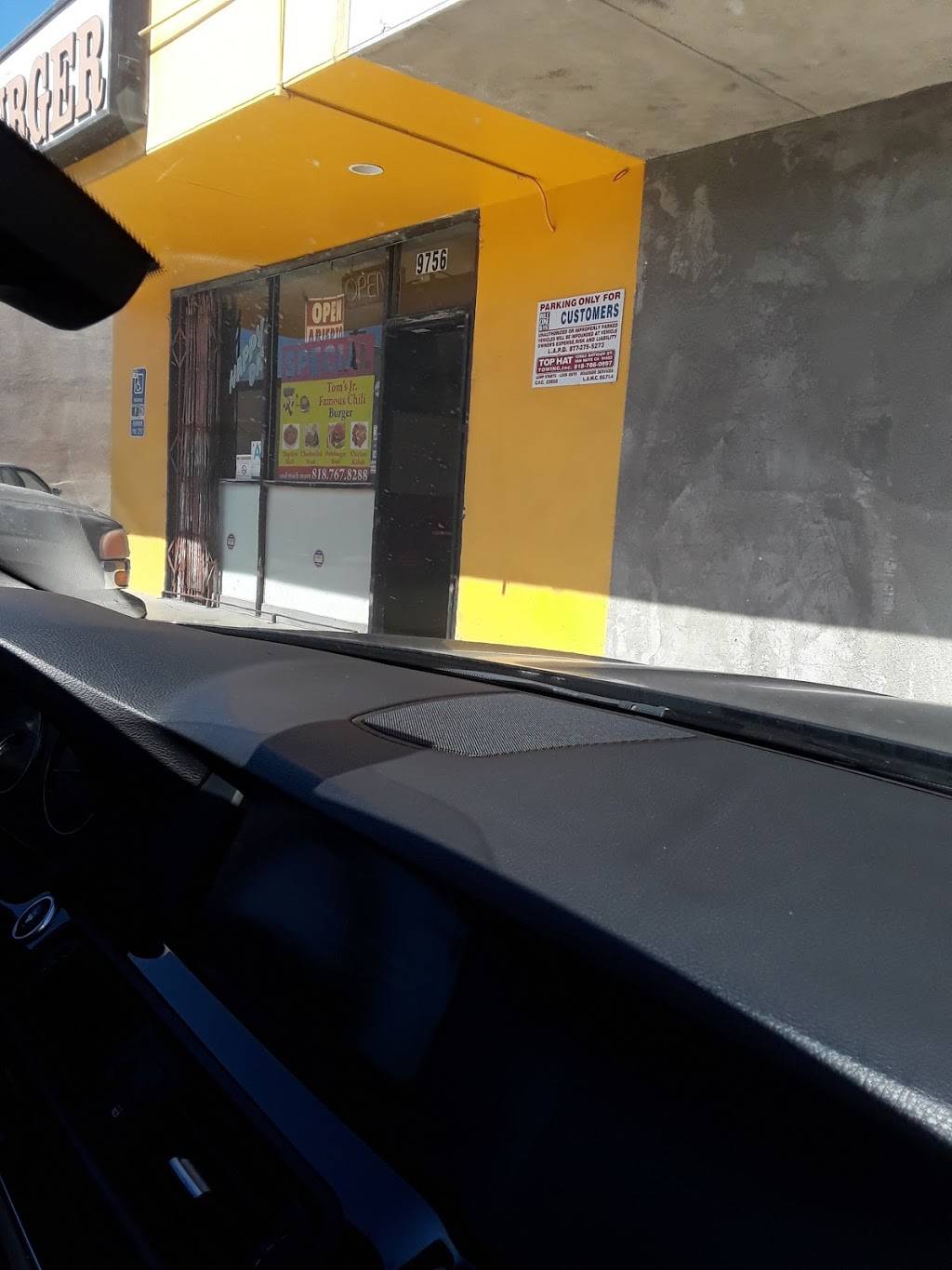 Toms Jr Famous Chili Burgers | restaurant | 9756 Glenoaks Blvd, Sun Valley, CA 91352, USA | 8187678288 OR +1 818-767-8288