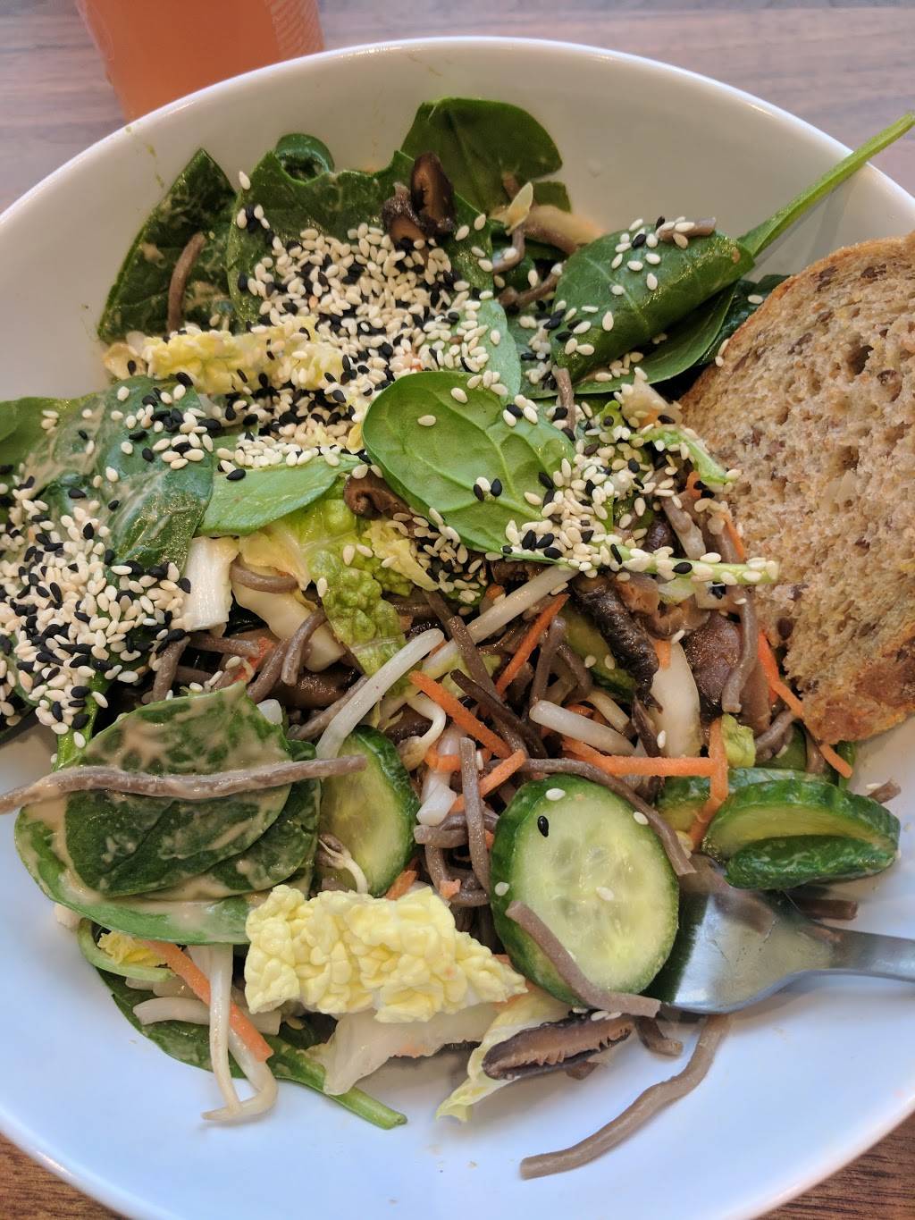 CRISP & GREEN | restaurant | 428 N Washington Ave, Minneapolis, MN 55401, USA | 6125455120 OR +1 612-545-5120