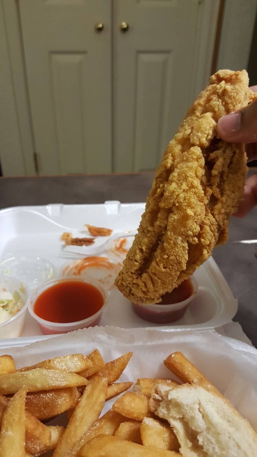 Hook Fish and Chicken | restaurant | 244 W Hillsboro Blvd, Deerfield Beach, FL 33441, USA | 9544261093 OR +1 954-426-1093