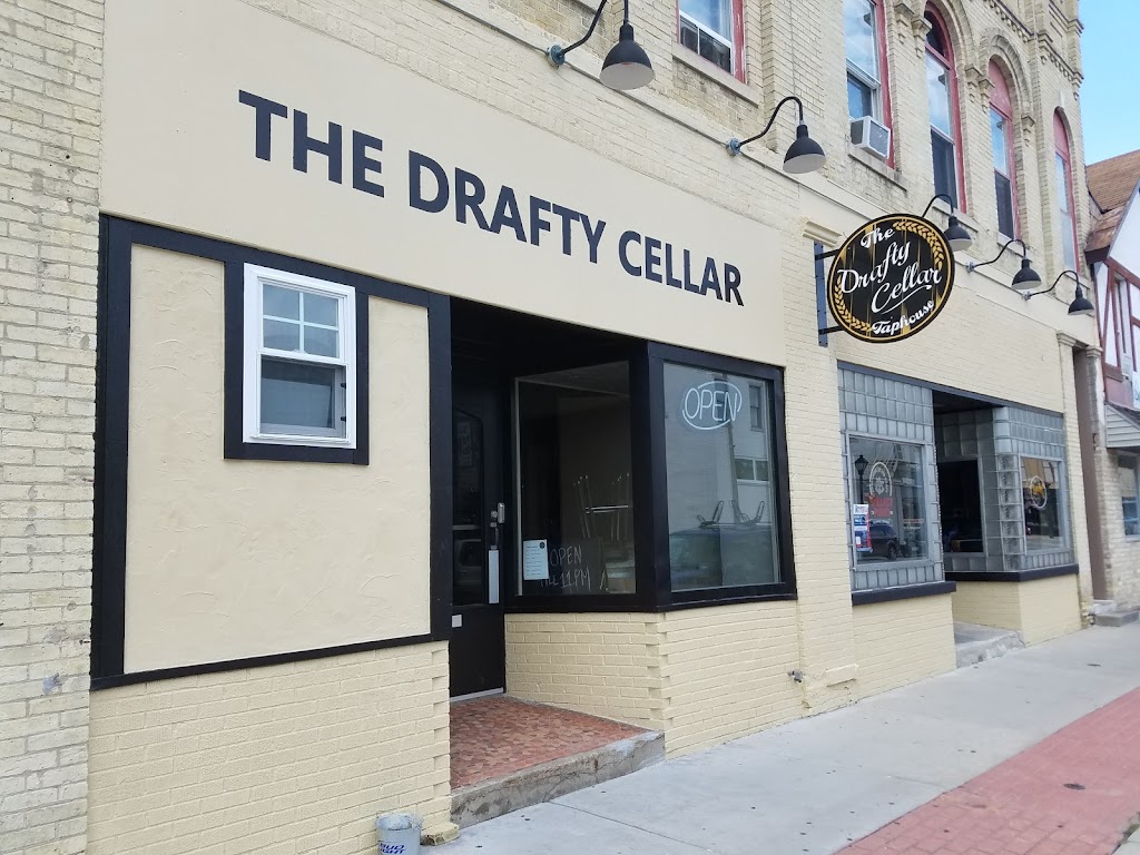 The Drafty Cellar | restaurant | 110 S 3rd St, Watertown, WI 53094, USA | 9203904373 OR +1 920-390-4373