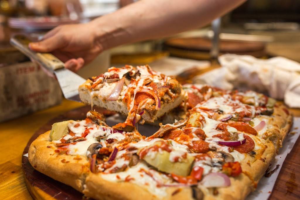 Bada Bing Pizzeria & Italian Cuisine | restaurant | 2925 Gulf Fwy S, League City, TX 77573, USA | 2813370819 OR +1 281-337-0819