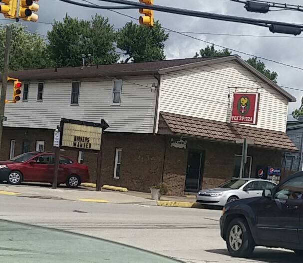 Foxs Pizza Den | restaurant | 100 Morgantown St, Smithfield, PA 15478, USA | 7245691650 OR +1 724-569-1650