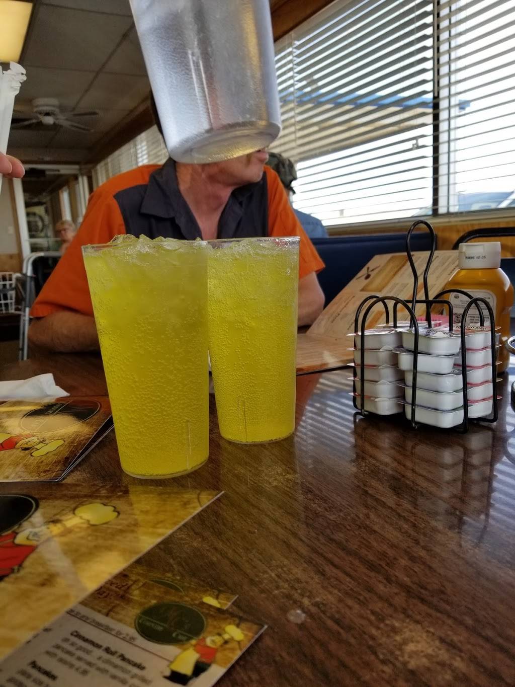 M.C.s Country Cafe | cafe | 756 US-30, Carroll, IA 51401, USA | 7127926331 OR +1 712-792-6331