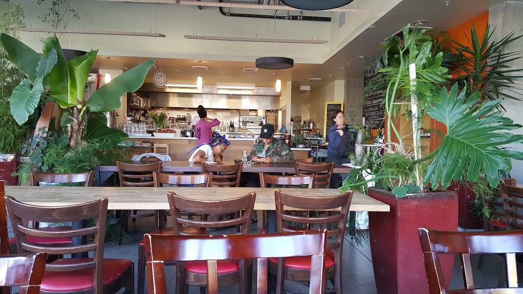 Radio Africa Kitchen | restaurant | 4800 3rd St, San Francisco, CA 94124, USA | 4158269660 OR +1 415-826-9660