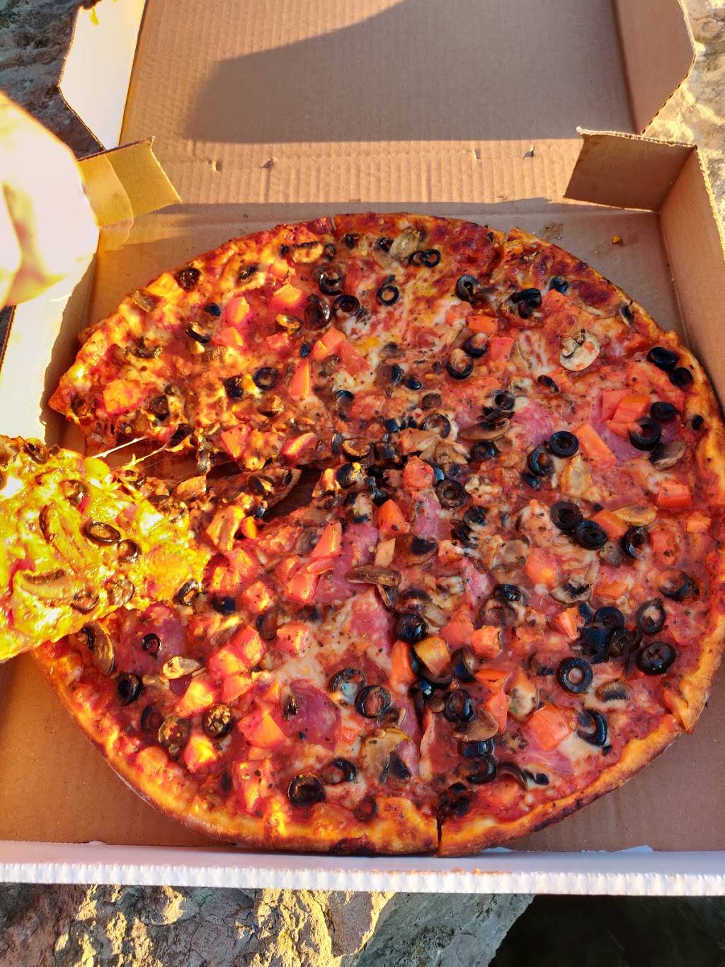 Amicis Pizzeria | restaurant | 11 Main St E, Grimsby, ON L3M 1M7, Canada | 9053092222 OR +1 905-309-2222