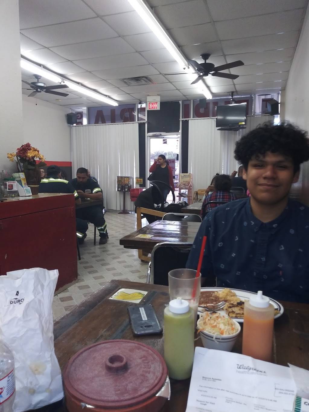 Antojitos Latinos | restaurant | 5201 McCart Ave, Fort Worth, TX 76115, USA | 8179238491 OR +1 817-923-8491