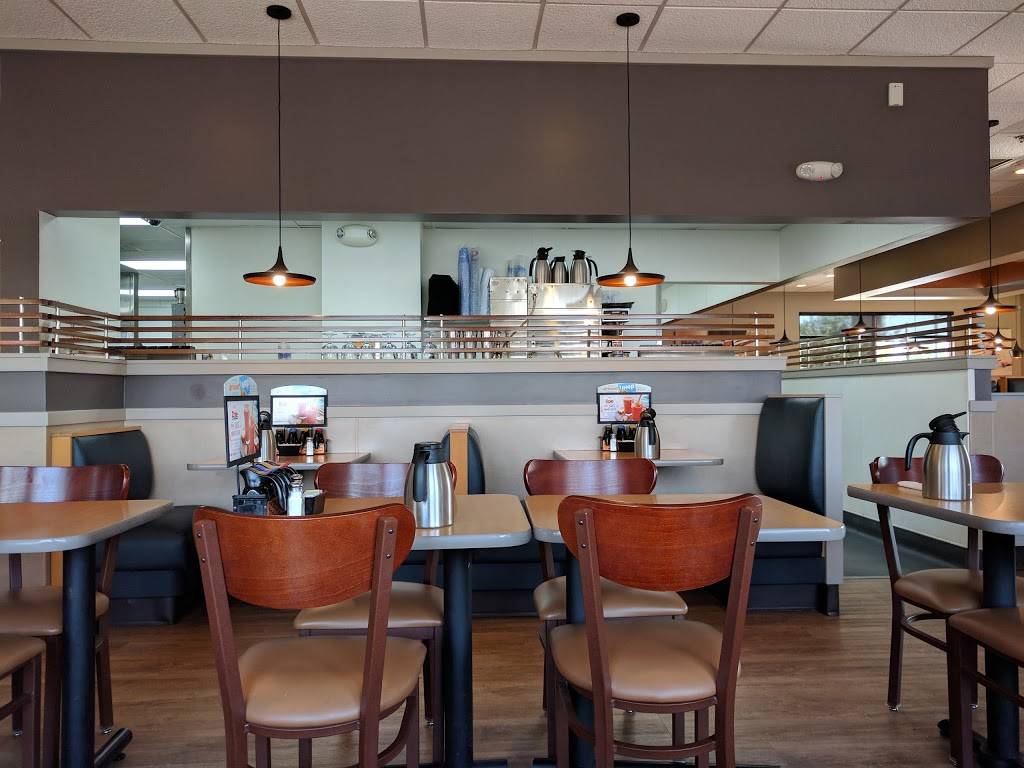 IHOP | bakery | 780 W El Monte Way, Dinuba, CA 93618, USA | 5595960995 OR +1 559-596-0995