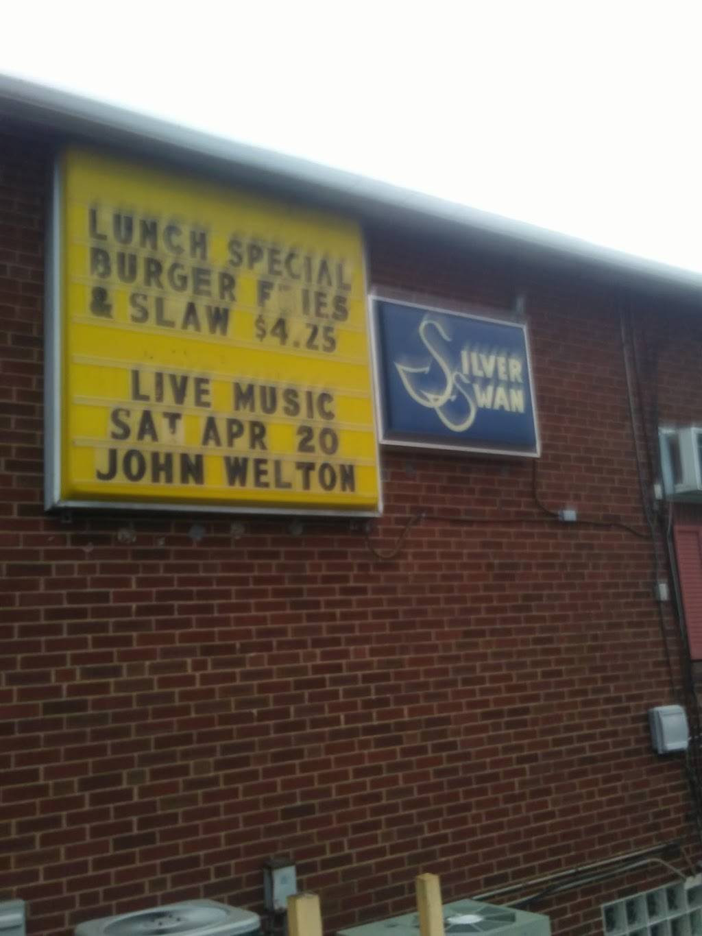 Silver Swan Tavern | restaurant | 2704 Front St, Cuyahoga Falls, OH 44221, USA | 3309285364 OR +1 330-928-5364