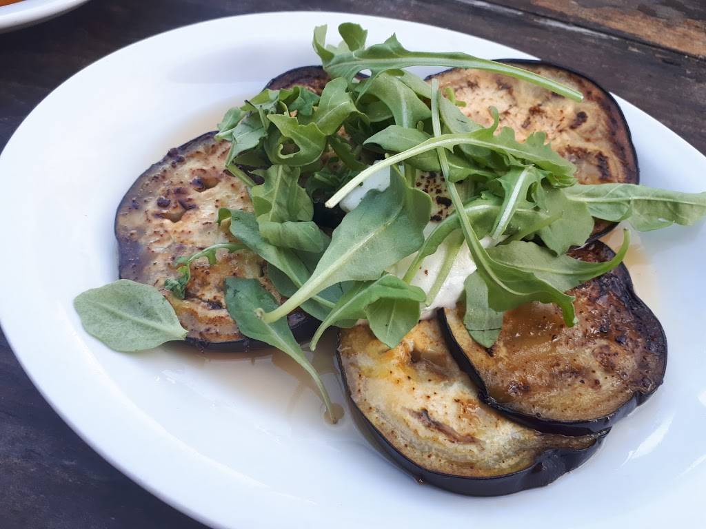 La Bodega | restaurant | 3698 Rue Principale, Dunham, QC J0E 1M0, Canada | 4502840580 OR +1 450-284-0580