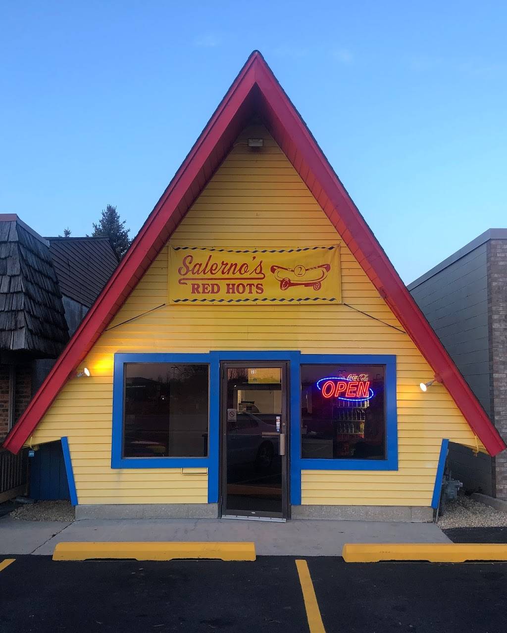 Salernos Red Hots | restaurant | 197 E Veterans Pkwy, Yorkville, IL 60560, USA | 6303838983 OR +1 630-383-8983
