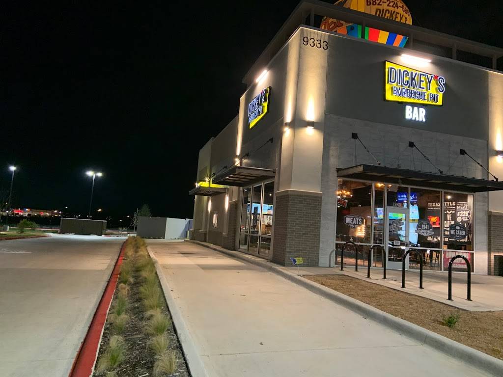 Dickeys BBQ & Mezcal Bar | restaurant | 9321 N Fwy, Fort Worth, TX 76177, USA | 6822246867 OR +1 682-224-6867