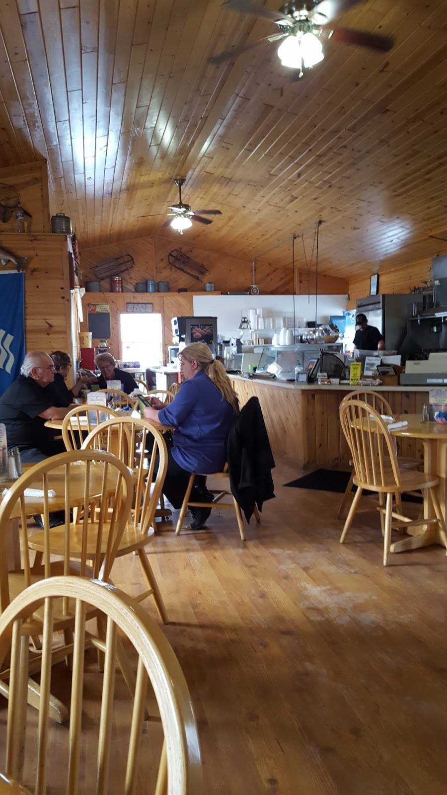 Cheryls Landing and Marina | restaurant | 1749 North Blvd, Cadillac, MI 49601, USA | 2317753699 OR +1 231-775-3699