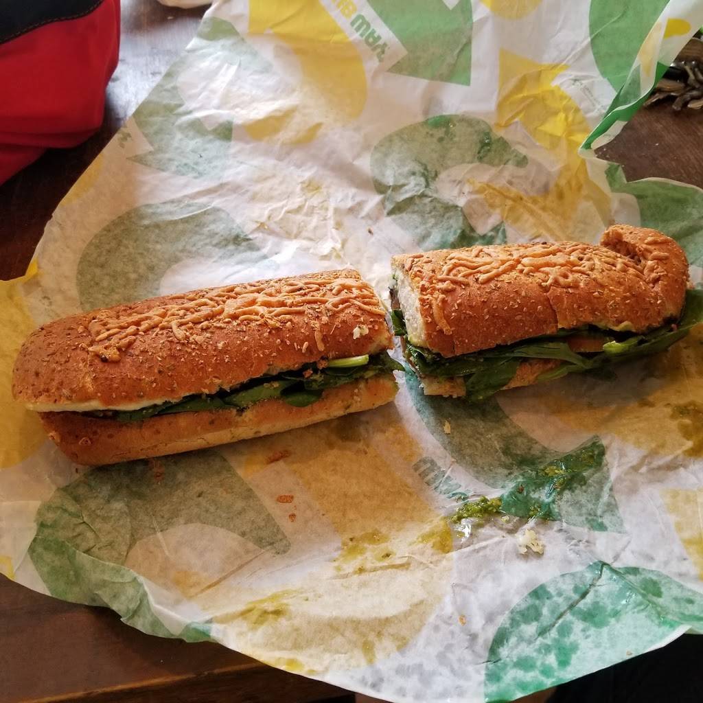 Subway | meal takeaway | 560 E Betteravia Rd Suite C, Santa Maria, CA 93455, USA | 8053477301 OR +1 805-347-7301