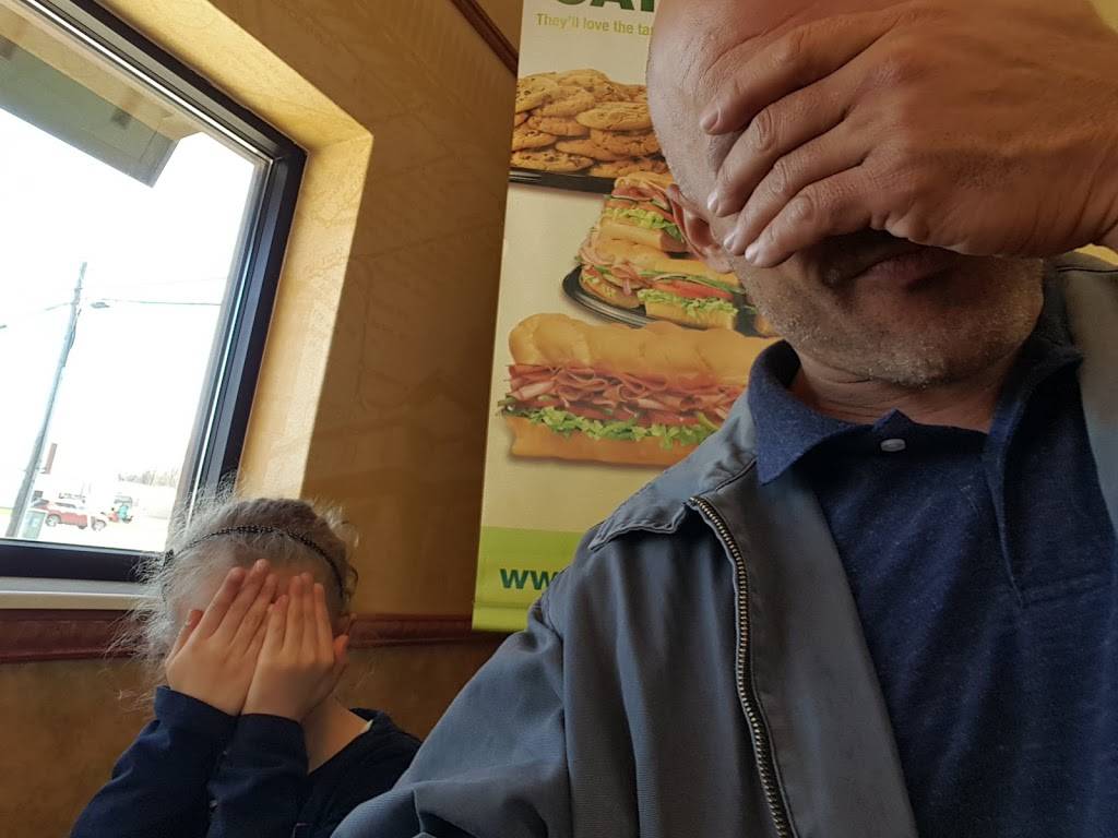 Subway | restaurant | 801 W Main St, Olney, IL 62450, USA | 6183923137 OR +1 618-392-3137