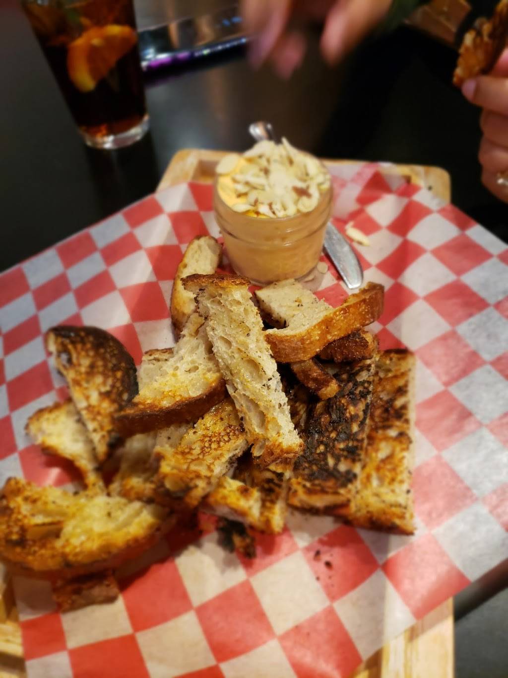 Roosters Kitchen | restaurant | 888 Massachusetts Ave, Indianapolis, IN 46204, USA | 3174262020 OR +1 317-426-2020