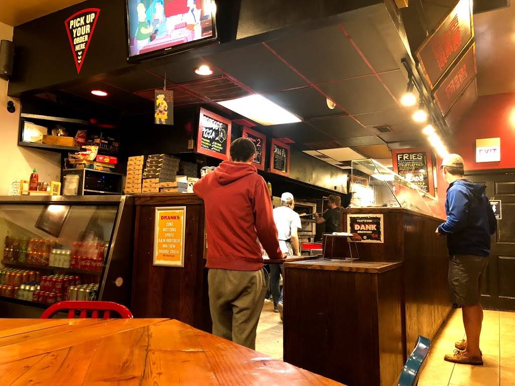 Dimos Pizza Wrigley | meal delivery | 3463 N Clark St, Chicago, IL 60657, USA | 7735254580 OR +1 773-525-4580