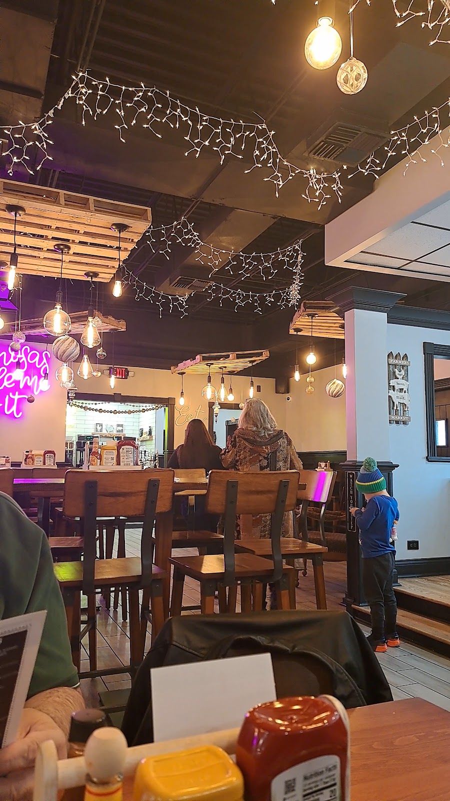 Maple and Hash | restaurant | 629 S 8th St, West Dundee, IL 60118, USA | 8474432001 OR +1 847-443-2001