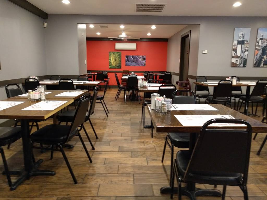 Ginas Restaurant | restaurant | 950 Wilson Rd, Fall River, MA 02720, USA | 5086794311 OR +1 508-679-4311