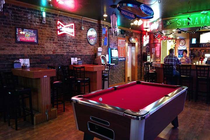 Strawn Bar | restaurant | 101 W Walter St, Strawn, IL 61775, USA | 8156883012 OR +1 815-688-3012