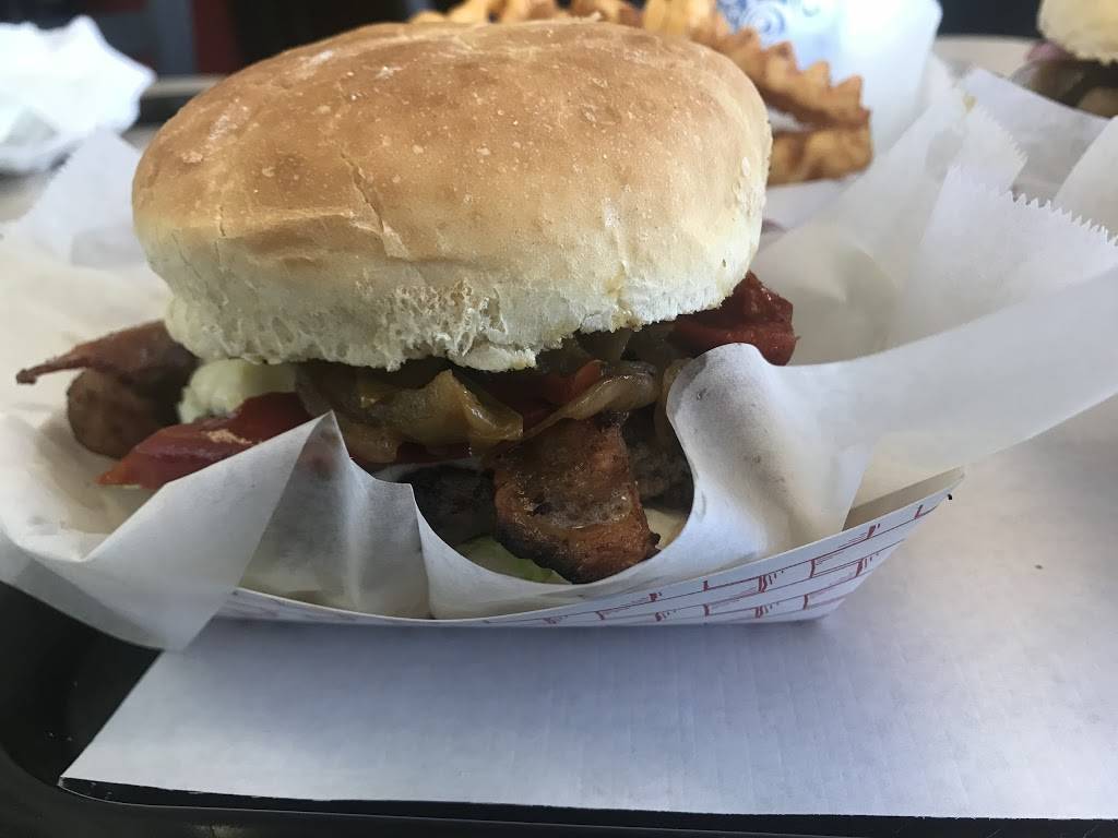 Burger Builders | restaurant | 1051 Wolcott St, Waterbury, CT 06705, USA | 2037532526 OR +1 203-753-2526