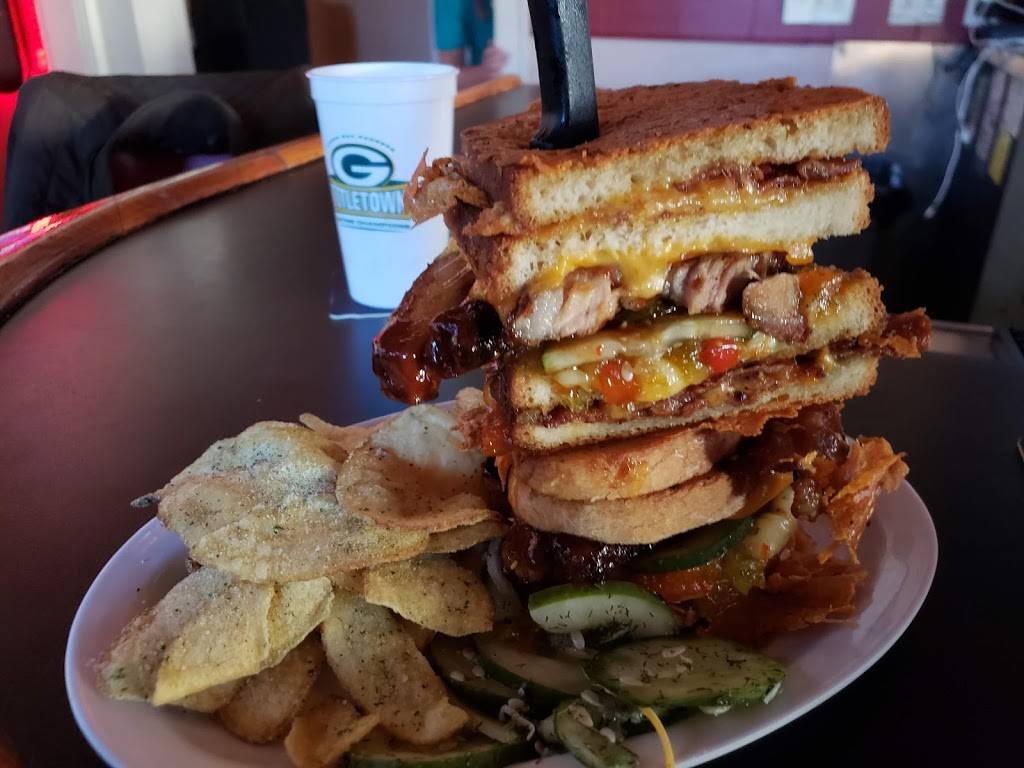 The Saucy Swine | restaurant | 2245 E St Francis Ave, St Francis, WI 53235, USA | 4145095390 OR +1 414-509-5390