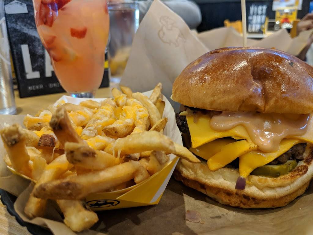 Buffalo Wild Wings | restaurant | 703 Poquonock Ave, Windsor, CT 06095, USA | 8606889464 OR +1 860-688-9464