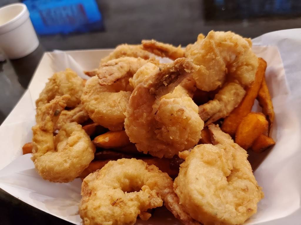 Carolina Crab House | restaurant | 4950 Centre Pointe Dr #146, North Charleston, SC 29418, USA | 8542223888 OR +1 854-222-3888