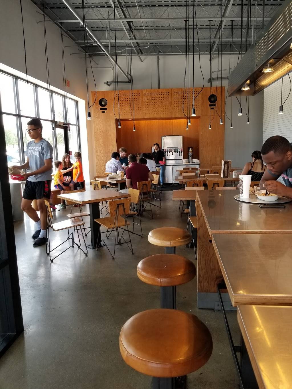 Chipotle Mexican Grill | restaurant | 7150 McCormick Blvd, Lincolnwood, IL 60712, USA | 8473240826 OR +1 847-324-0826