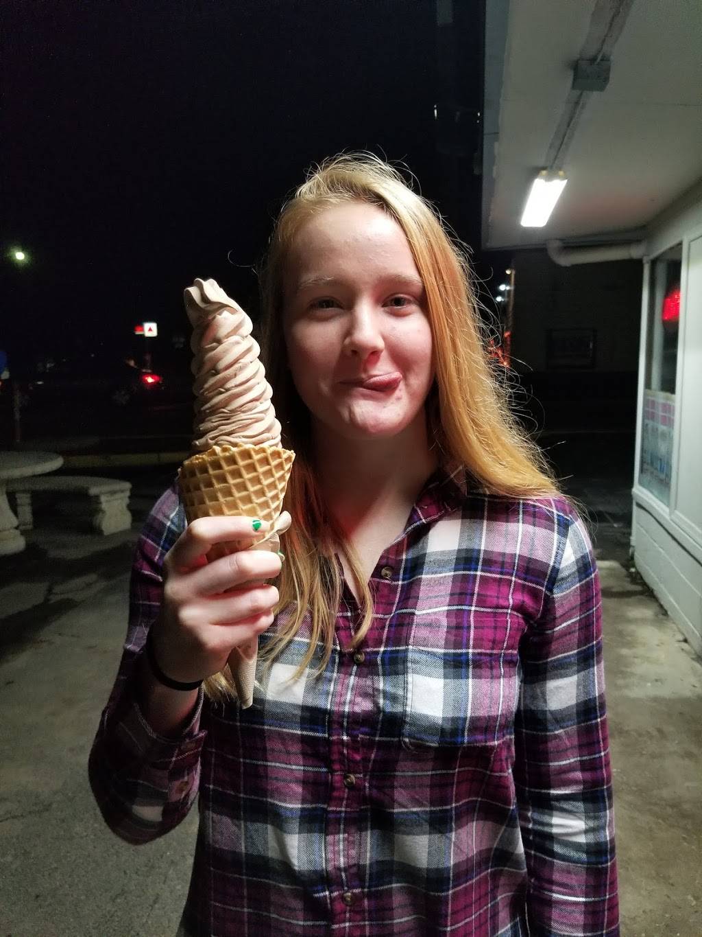 Dairy Freeze | restaurant | 21112 Boydton Plank Rd, McKenney, VA 23872, USA | 8044784012 OR +1 804-478-4012