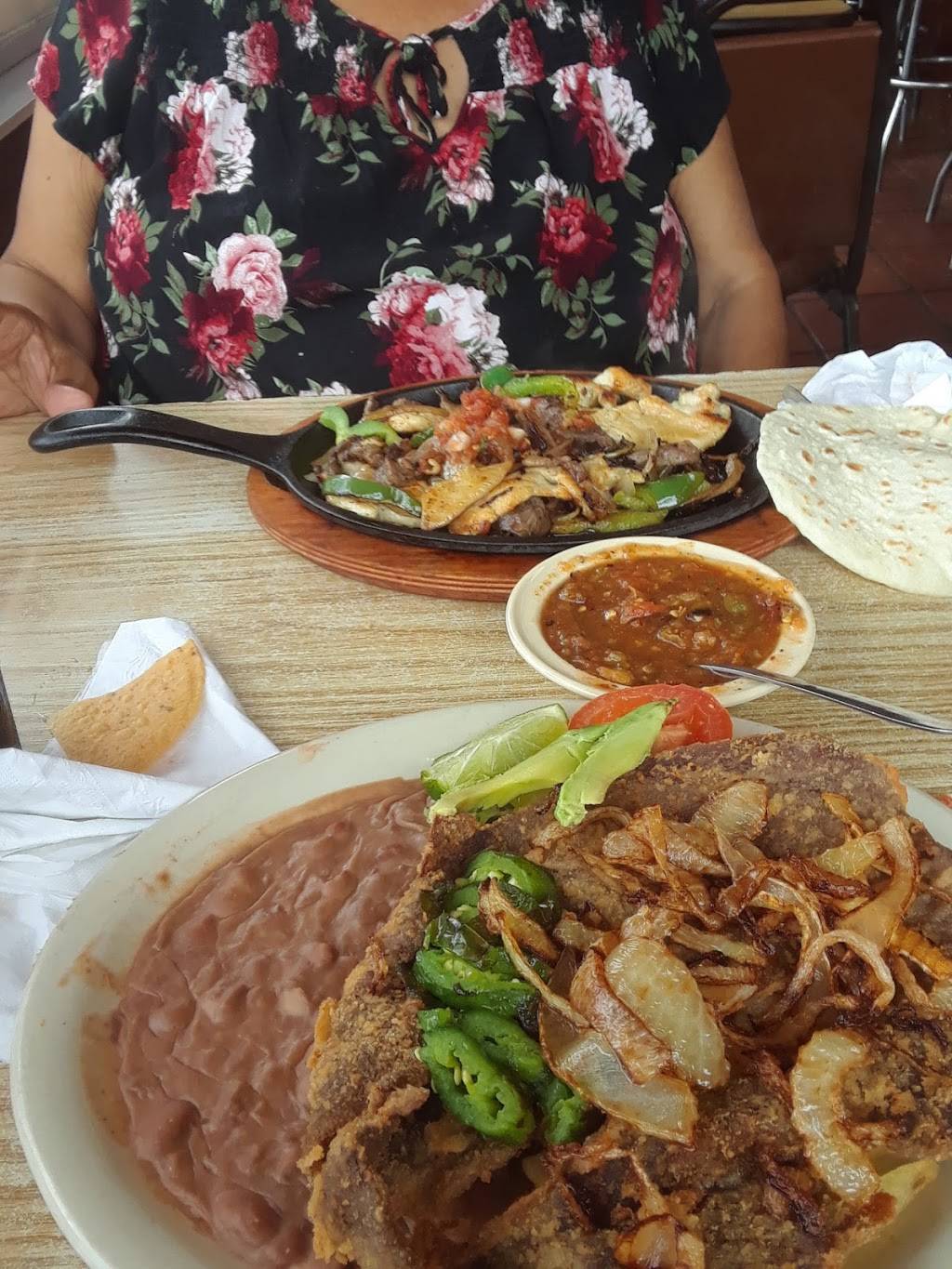 Mis Cazuelas | restaurant | 4933 Columbia Ave, Dallas, TX 75214, USA | 2148267454 OR +1 214-826-7454