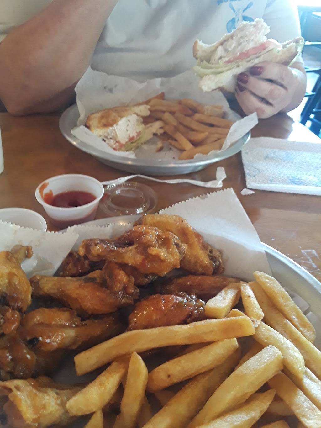 Wing Cafe | meal takeaway | 7521 Parkway Dr, Leeds, AL 35094, USA | 2057024025 OR +1 205-702-4025