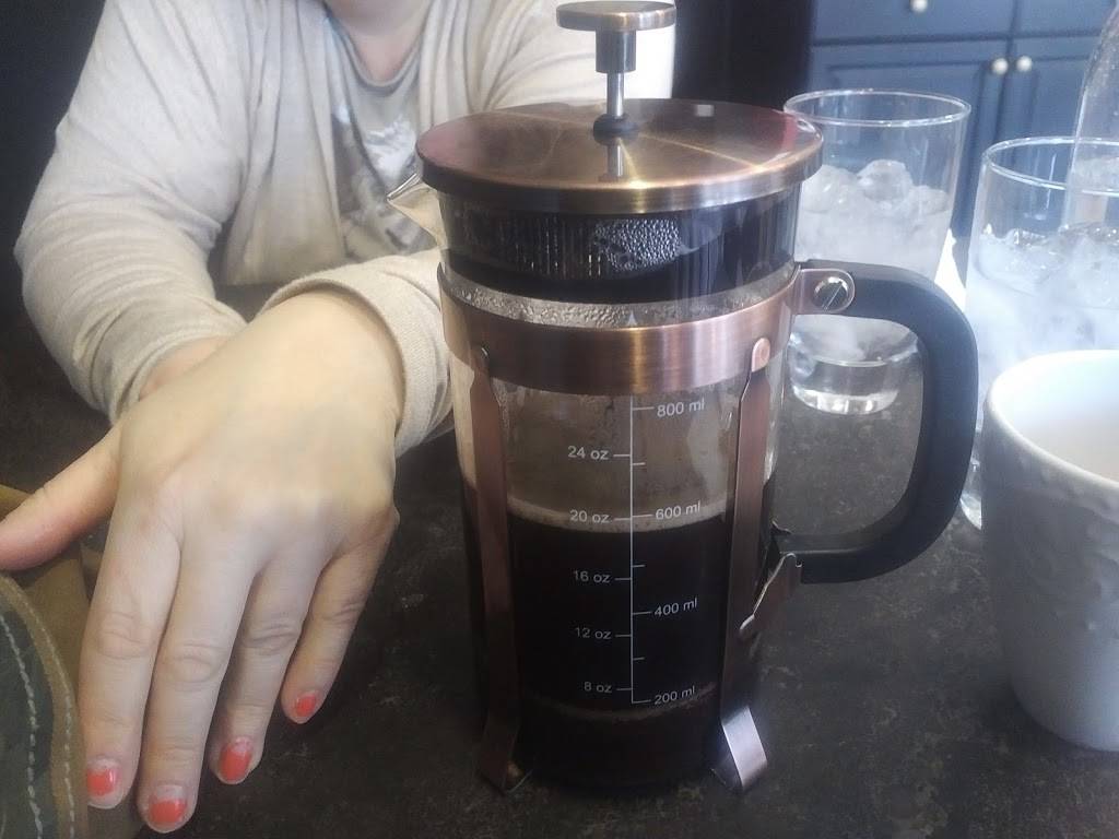 Guliets Bistro | restaurant | 3649 Canfield Rd, Canfield, OH 44406, USA | 3303308757 OR +1 330-330-8757