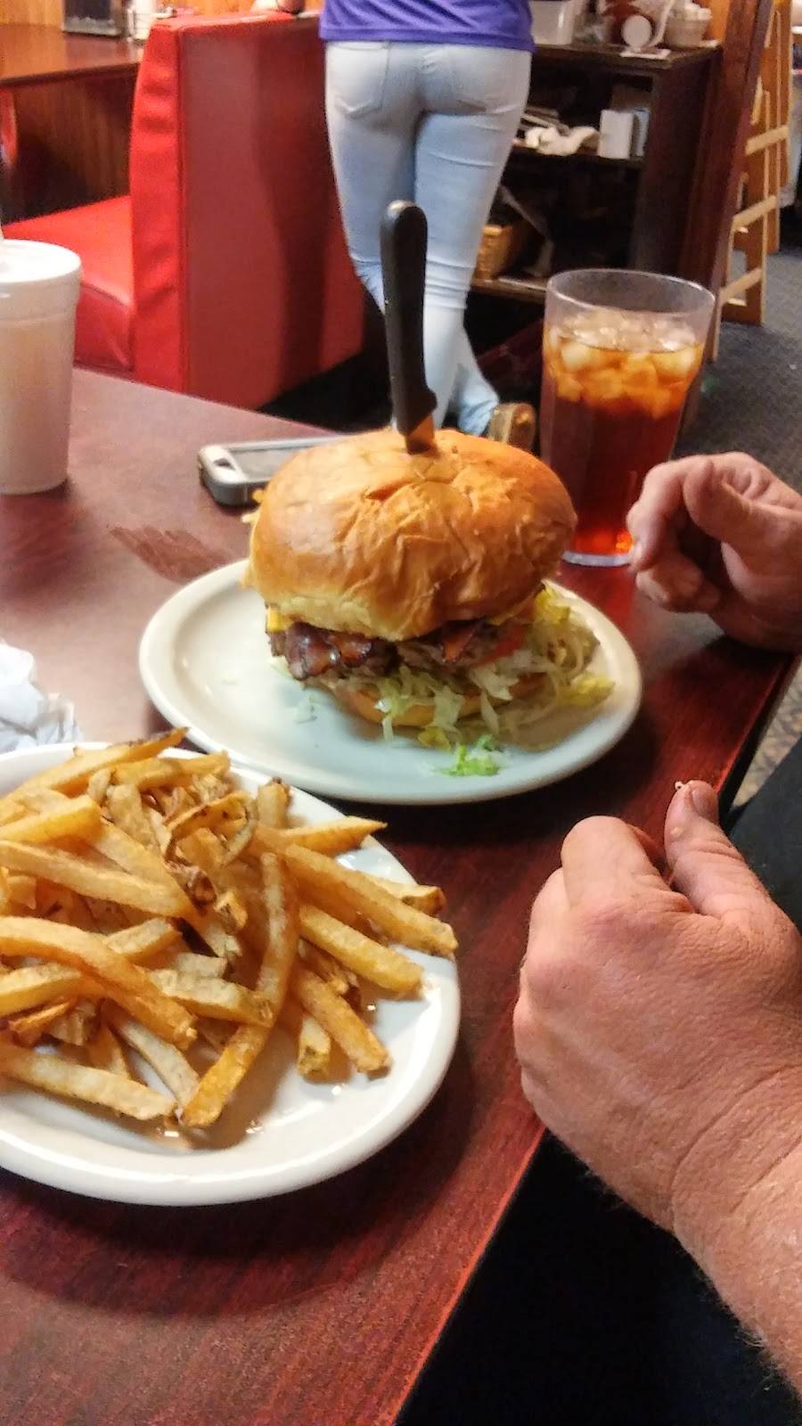 Fat Ernies Family Dining | restaurant | 2806 S Hydraulic Ave St, Wichita, KS 67216, USA | 3165547371 OR +1 316-554-7371
