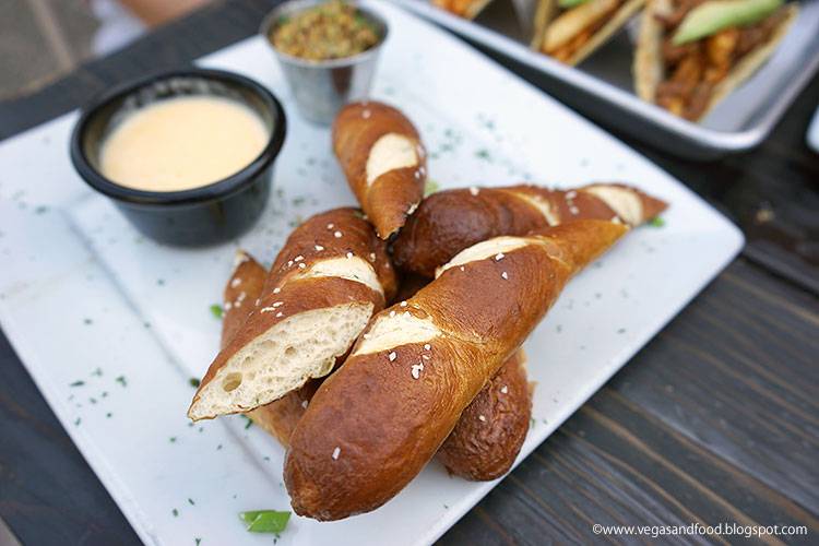 Slidebar Rock n Roll Kitchen | restaurant | 122 E Commonwealth Ave, Fullerton, CA 92832, USA | 7148712233 OR +1 714-871-2233