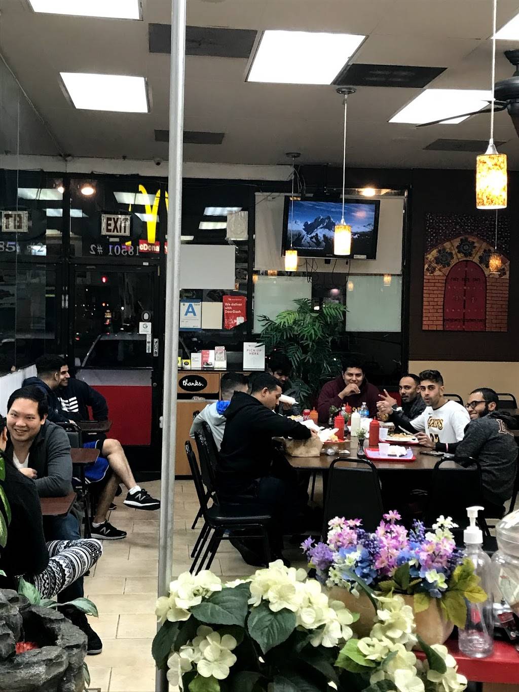 New York Style Chicken & Gyro | restaurant | 18501 Victory Blvd #2, Reseda, CA 91335, USA | 8185785500 OR +1 818-578-5500