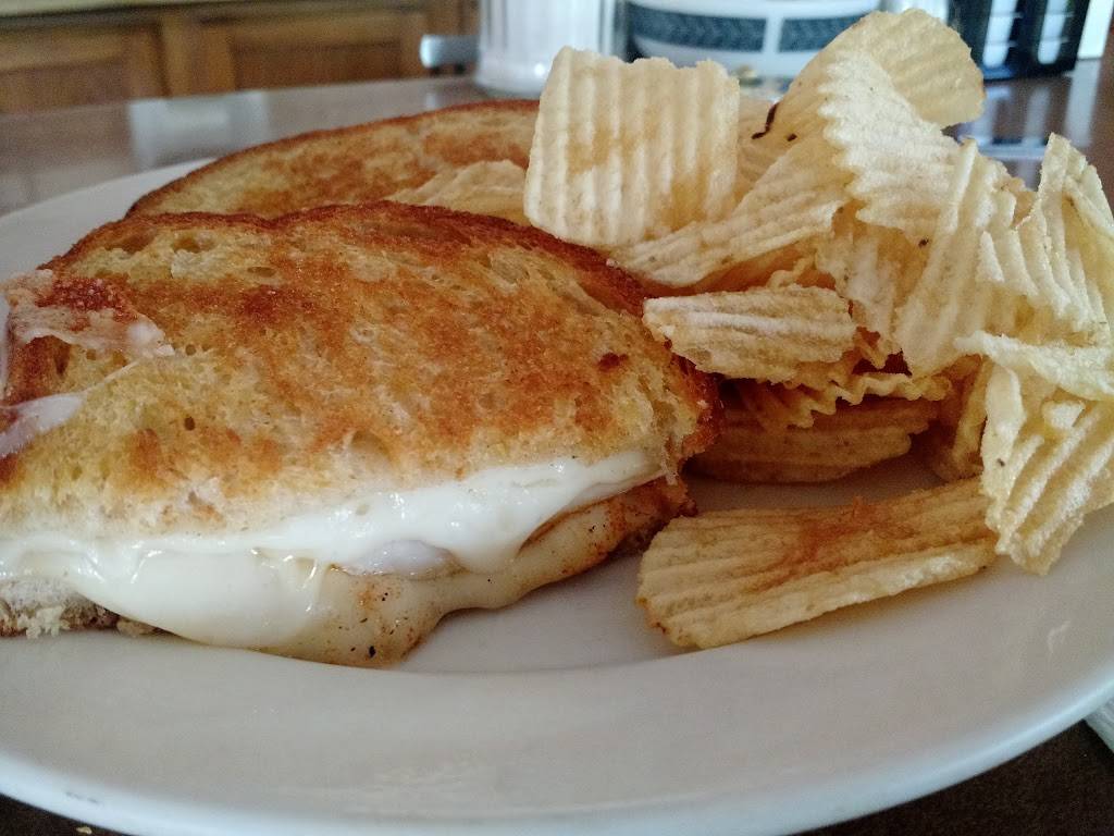 Hickory House Lounge | restaurant | 38652 N Sheridan Rd, Beach Park, IL 60099, USA | 8476623840 OR +1 847-662-3840